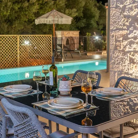 Fernando - F&a Golden Stone Villa *